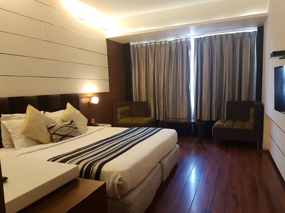 Hotel Gk International Chandīgarh Buitenkant foto